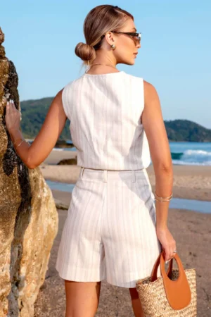 Conjunto short e blusa sem manga risca de giz
