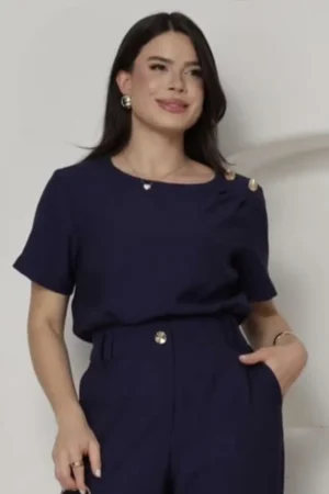 Blusa social manga curta com detalhe no ombro