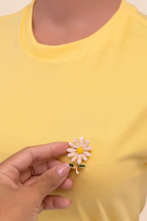 Camiseta broche margarida